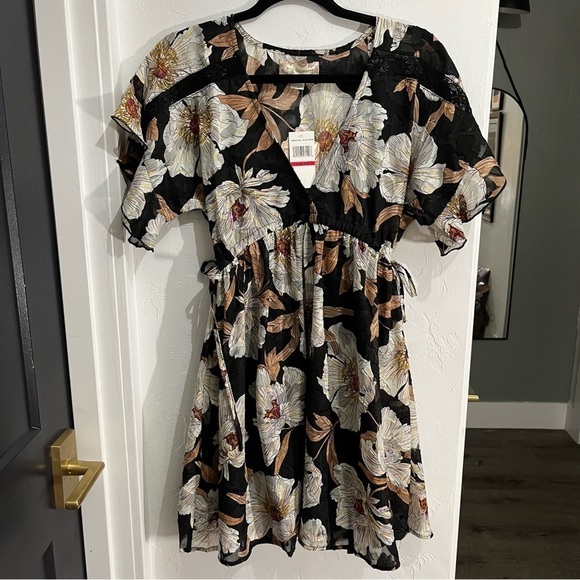 B.O.G Collective Aversa Flutter Sleeve Black Cream Floral Mini Dress XS - Picture 1 of 13